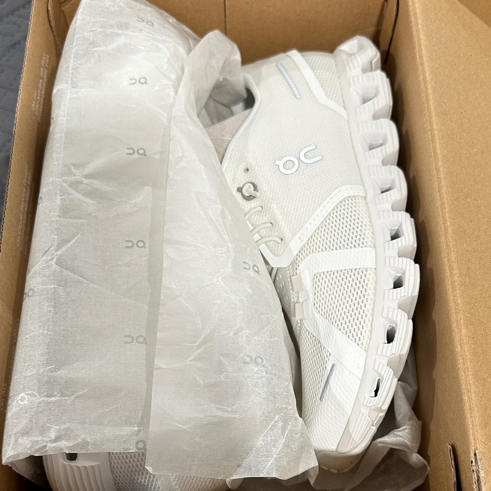 On Running Cloud 5 All White Sneakers Sz 8 Women’s